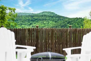Stones Throw| Hot Tub |Luxury beds|Walk to river - Image 3