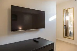 Modern room, private entrance/bathroom - Image 5