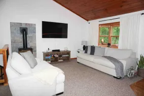 Cozy Home Close to Lake, Hiking Trails - Image 3