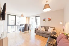Modern & Central Apartment - Image 3