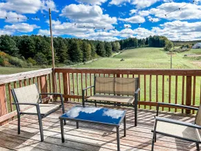 Bright & Cozy Family-Friendly Home 15 min to VT/RU - Image 3