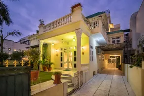 Shades of Summer - A Cosy 3BHK Apartment - Image 2