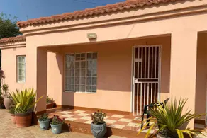 Welcoming Guesthouse /Wi-Fi near boitekanelo - Image 3