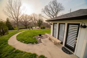 Cozy cottage getaway in garden paradise - Image 2