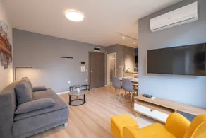 Stylish Downtown APT w/Balcony, close to metro st. - Image 4