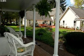Coburg Cackleberry Cottage - Image 2