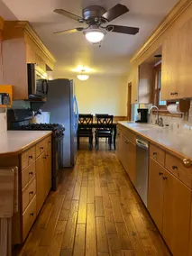 The Bennett Haus - Large Home Close to Downtown - Image 4