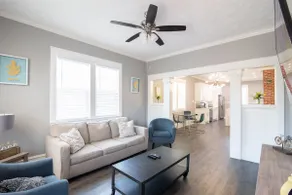 Modern Beach Bungalow- Walking Distance to Beach - Image 2