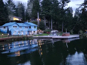 Rustic cabin with hot tub and sauna on the lake - Image 2