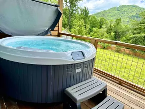 New Lux Cabin | Mtn Views + Walk To Town | Hot Tub - Image 4