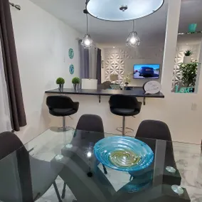 Turquoise Dream- Luxury/Style apt near the mall - Image 5