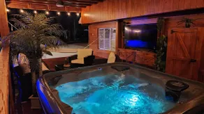 Palm's Luxury Suite with Private Jacuzzi - Image 2