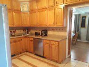 Charming family-style 4BR 2BA house 10 min to city - Image 5