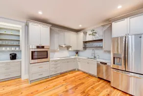 Deluxe 2 BR Suite w/ Piazza - Steps to King St. - Image 2