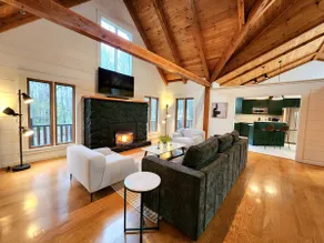 Private Fun Barn~Hot Tub~Pool Table~Karaoke - Image 3