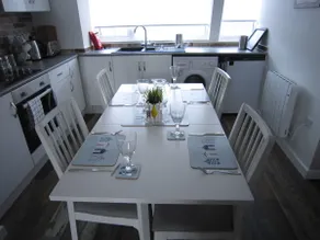 Central Cowes -Luxury Spacious Flat with Sea Views - Image 2