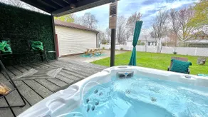 Charming Cottage - Hot Tub/Fire-Pit/Lakeview - Image 2
