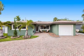 Charming Beach House w/ Hot Tub & Tiki Bar - Image 2