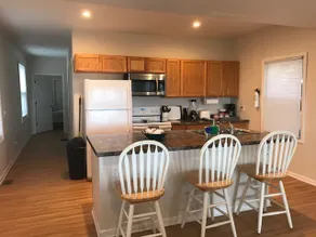 ”Lake Escape” Lakefront Ground Level Retreat! - Image 4