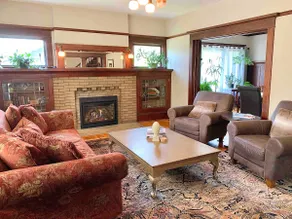 The Wisteria Craftsman · Sleeps 8 · 8 min Metro - Image 4