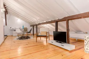 Trendy Romantic Getaway Loft in the Lisbon heart - Image 2