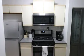 2 Bedroom Townhouse Near BP & Hospitals - Image 4