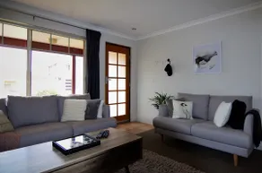 Quiet and private house. Walk to train & shops 2 - Image 2