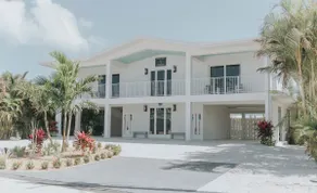 Superbe nouvelle maison de canal de luxe KCB avec piscine et 4 suites principales - Image 2