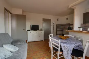 180° sea view 2-bedroom with balcony, air-conditioned, pool - Image 3
