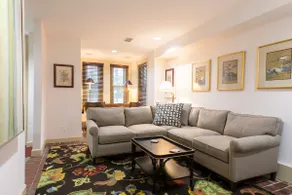 Georgetown Modern Chic 1 Bedroom - Image 2