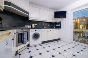 Lovely Waterside 3- Bed House In Brighton Marina - Image 2