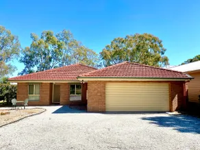 Waterfront 4 Bedroom Home with Games Room - Image 2