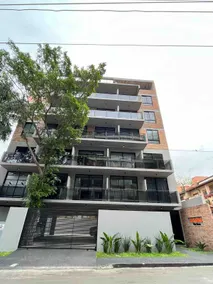 BEAUTIFUL APARTMENT IN SHOPPING AREA - Image 2