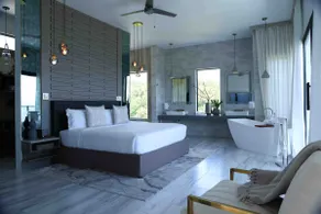 Oceanview Luxe Penthouse Suite + Infinity Pool - Image 2