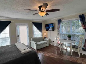 ILM King Bed, Near Beach’s, downtown and events - Image 3