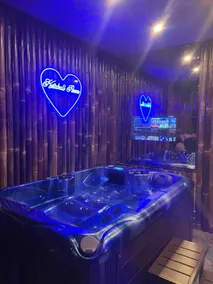 Suite & spa (jacuzzi, massaging seat, mirror TV) - Image 5