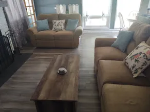 Cozy 3 bedroom with sunroom & fully fenced yard - Image 3