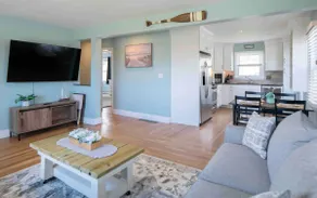 Renovated 2 Bed Private Home Newport-Middletown Sleeps 6 - Image 2