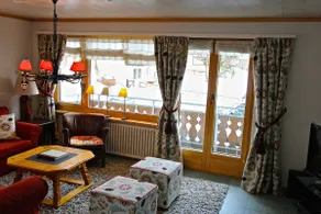 Central & Charming Chalet 300m to Gotschna gondola - Image 4