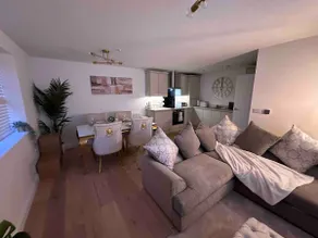 2 bed modern town house - Image 2