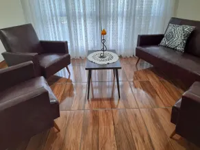 Tia Marli Hosting - Image 4