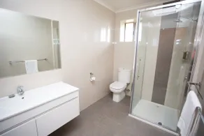Blue Whale 2 Bedroom Apartment 1Q2SB - Image 4
