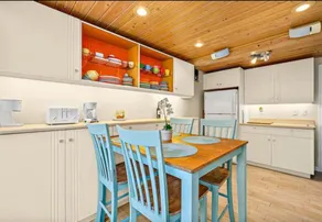 Tropical Beach Bungalow Romantic Couples Getaway - Image 4