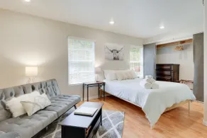 ★Cottage 4 - Great for Exploring SoCo-SLEEPS 4! ★ - Image 2