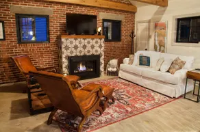 Seneca Carriage House - Image 4