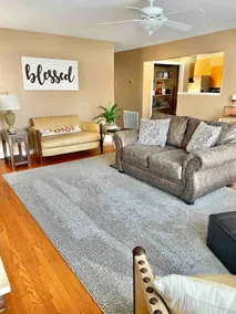 Clean, spacious 3 bdrm, 1.5 bath home in a safe location - Image 4