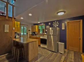 The Lyons Den at Upper Timberline Village - Image 2