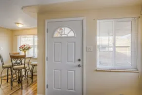 Beautiful home, easy access to everything! - Image 4
