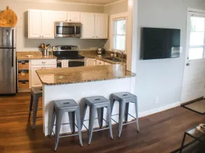 Promise Land Bungalow-Cute, Cozy & Convenient - Image 4