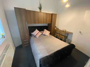 Perfect Bungalow House with 3 bedrooms and 2 bath! - Image 2